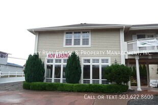 3979 NE West Devils Lake Rd in Lincoln City, OR - Building Photo