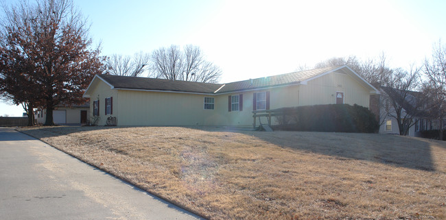 Cottonwood in Lawrence, KS - Building Photo - Building Photo