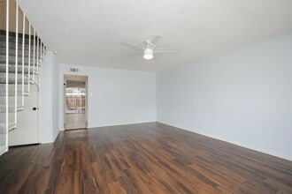 8202 Fondren Rd in Houston, TX - Building Photo - Building Photo