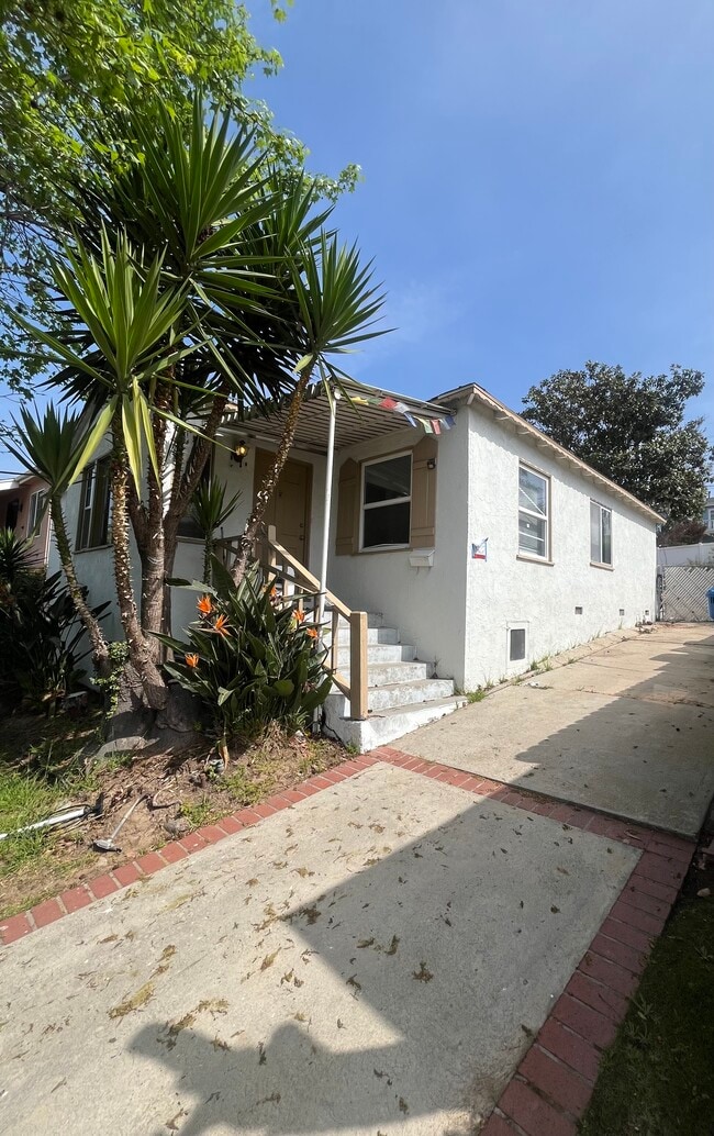 8100 Chase Ave in Los Angeles, CA - Building Photo - Building Photo