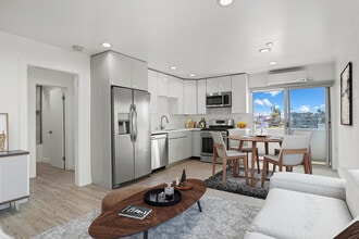 249 S. Coronado St. in Los Angeles, CA - Foto de edificio - Building Photo