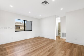 1201 N 16th Ave in Hollywood, FL - Building Photo - Building Photo