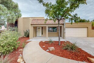 713 Rio Arriba Ave SE in Albuquerque, NM - Building Photo