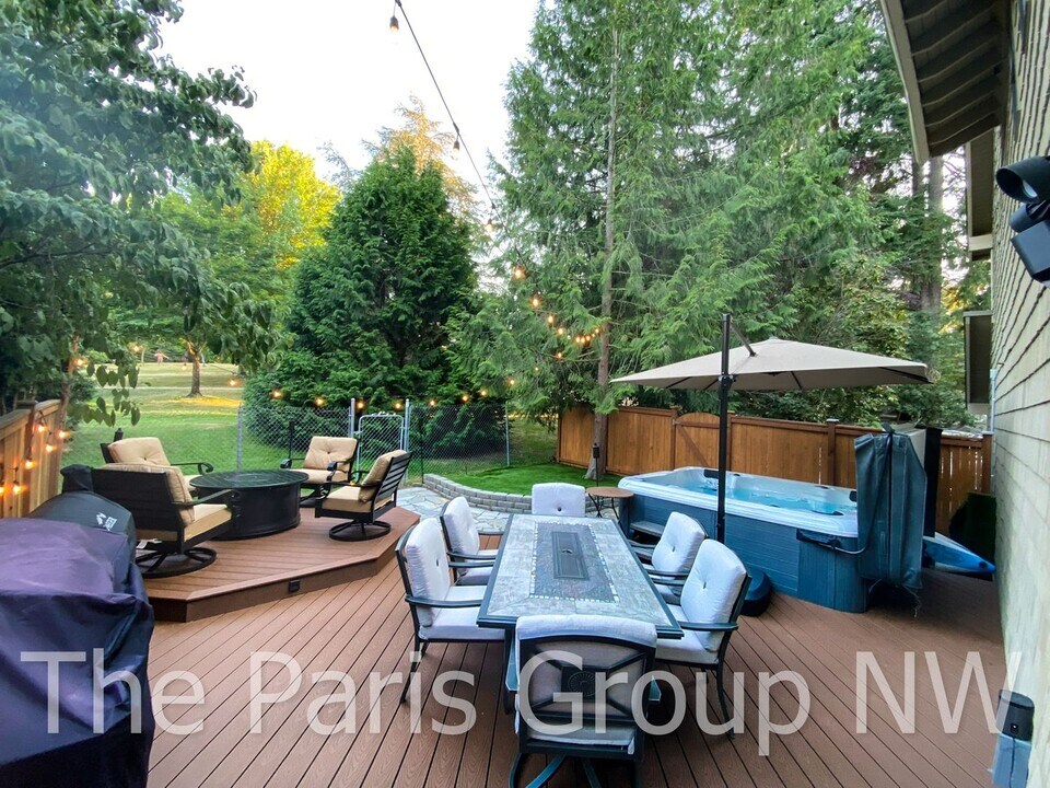 17509 NE 38th Ct in Redmond, WA - Foto de edificio