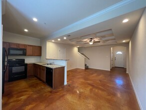6323 Melanzane Ave in San Antonio, TX - Foto de edificio - Building Photo