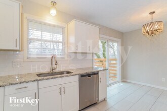 615 N Pine St in Olathe, KS - Building Photo - Building Photo