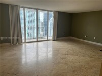 1200 Brickell Bay Dr, Unit 3823 in Miami, FL - Foto de edificio - Building Photo