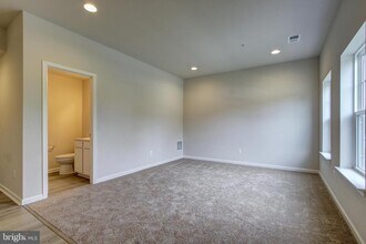 14217 Travilah Rd in Rockville, MD - Building Photo - Building Photo