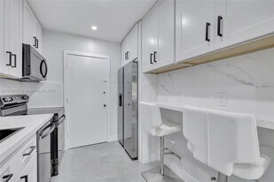 2271 NE 68th St in Fort Lauderdale, FL - Building Photo