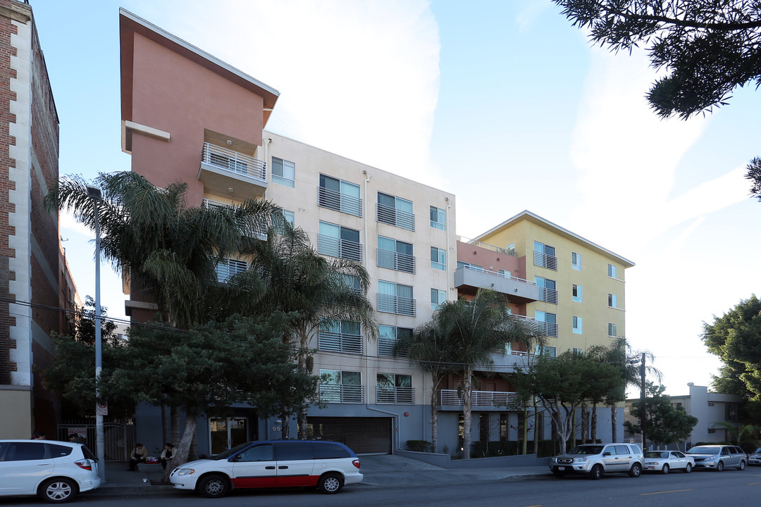 Harvard Heights Apartments in Los Angeles, CA - Foto de edificio