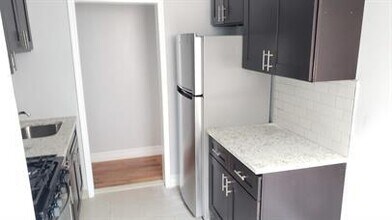 246 Summit Avenue in Jersey City, NJ - Building Photo - Interior Photo