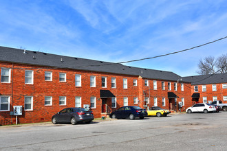 University Falls Apartments in Norman, OK - Building Photo - Building Photo