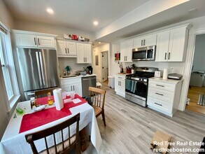 39 Goldsmith St, Unit 3 in Boston, MA - Building Photo - Building Photo