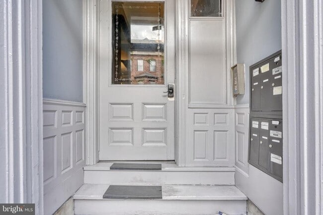 1208 N Calvert St in Baltimore, MD - Building Photo - Building Photo