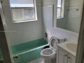 1810 N 62nd Ave in Hollywood, FL - Building Photo - Building Photo