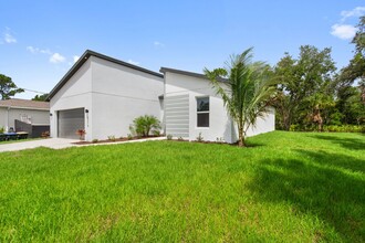 2241 Nordendale Blvd in North Port, FL - Building Photo - Building Photo