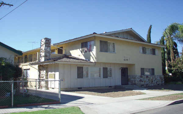 8179 Victoria Ave in South Gate, CA - Building Photo