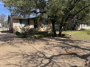 404 S Cougar Ave in Cedar Park, TX - Building Photo - Building Photo