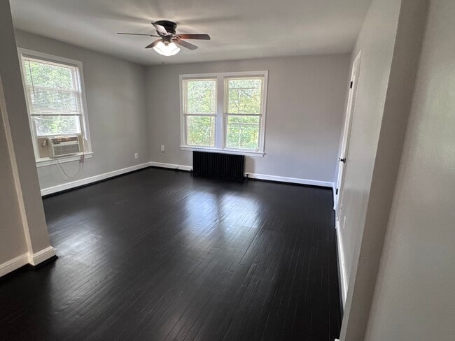 319 Parkland Pl SE, Unit #4