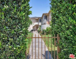 1546 S Holt Ave in Los Angeles, CA - Building Photo