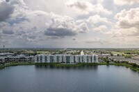 Hidden Lake Apartments in Miami, FL - Building Photo - Building Photo