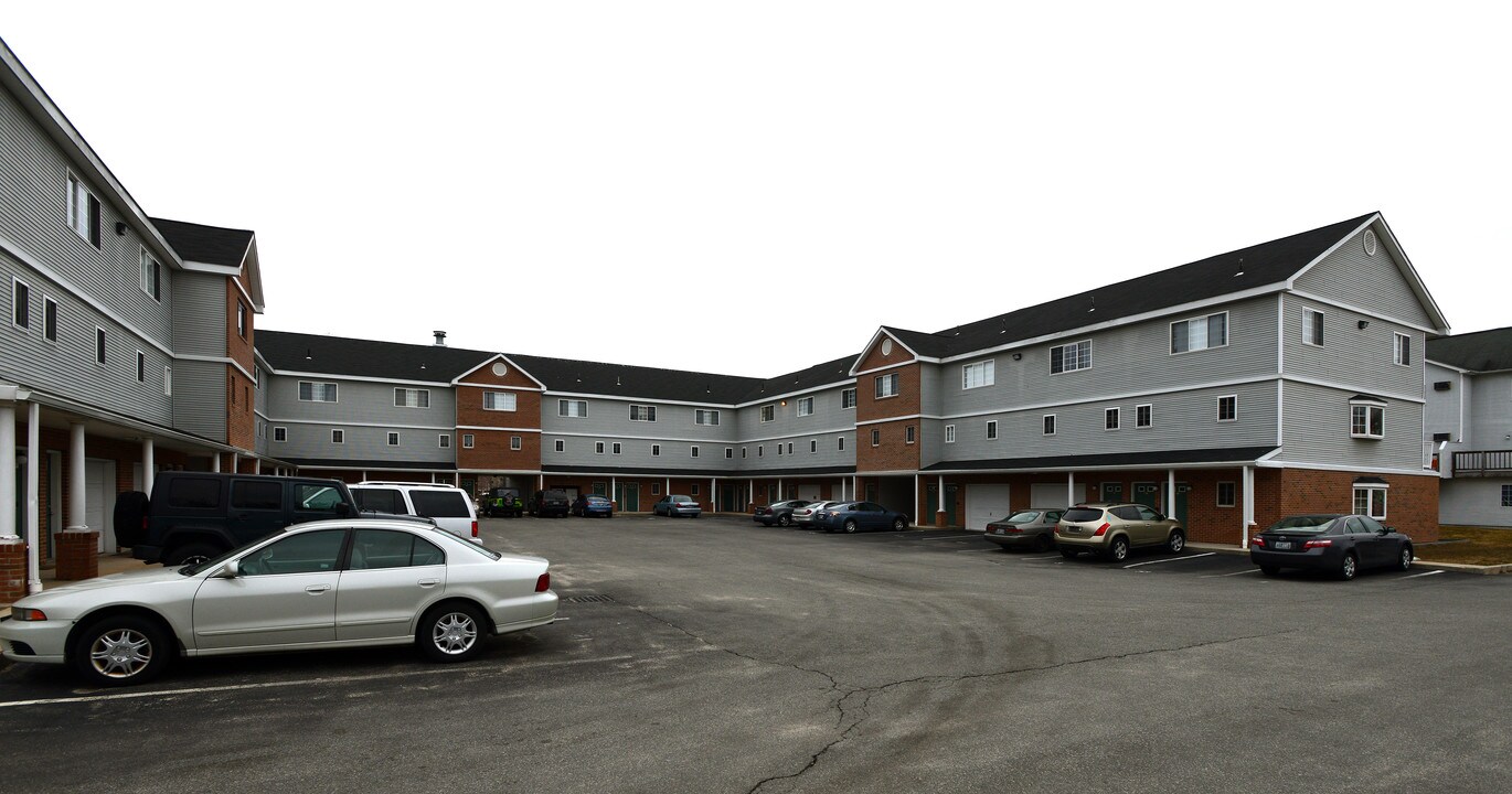 River’s Edge in West Warwick, RI - Foto de edificio