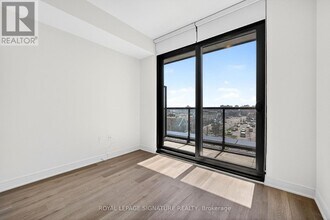 86 Dundas St E in Mississauga, ON - Building Photo - Building Photo