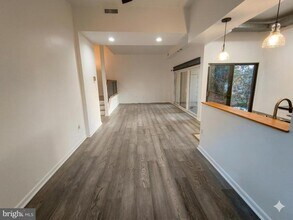 124 Roberts Ln in Alexandria, VA - Building Photo - Building Photo