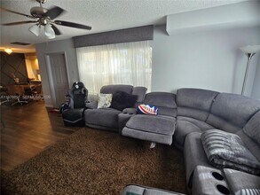 1931 Hartford Ct in West Palm Beach, FL - Foto de edificio - Building Photo