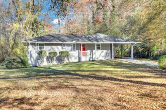 6052 Brookdale Ln SW in Mableton, GA - Building Photo - Building Photo