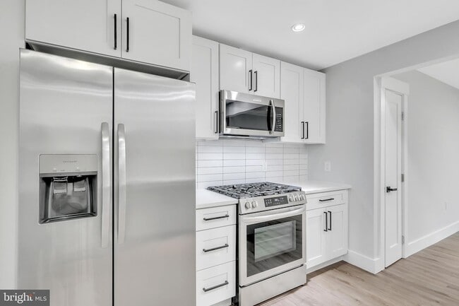 6903 Dunmanway, Unit B in Dundalk, MD - Building Photo - Building Photo