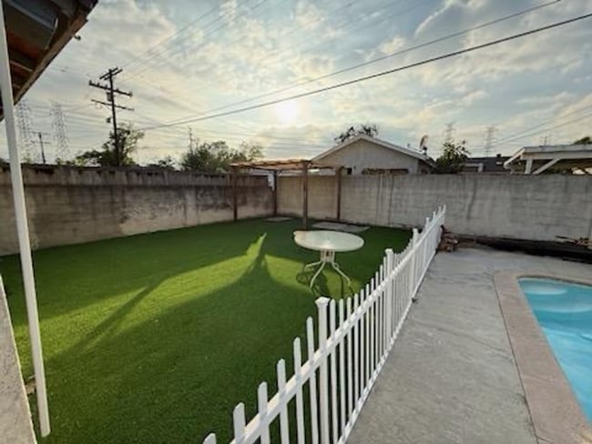 6109 Riverton Ave in Los Angeles, CA - Building Photo - Building Photo