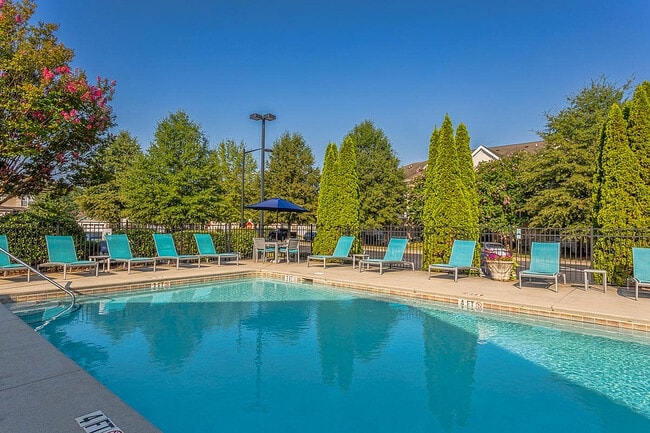Stratford at Hillcrest in Winston-Salem, NC - Foto de edificio - Building Photo
