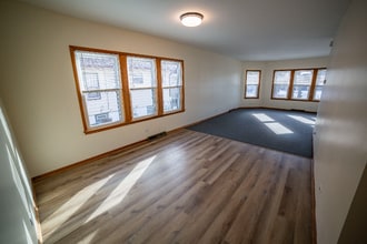 2336 W 122nd St in Blue Island, IL - Foto de edificio - Building Photo