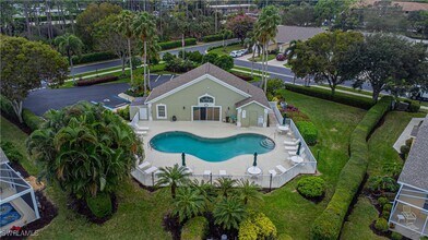 5595 Greenwood Cir in Naples, FL - Building Photo - Building Photo