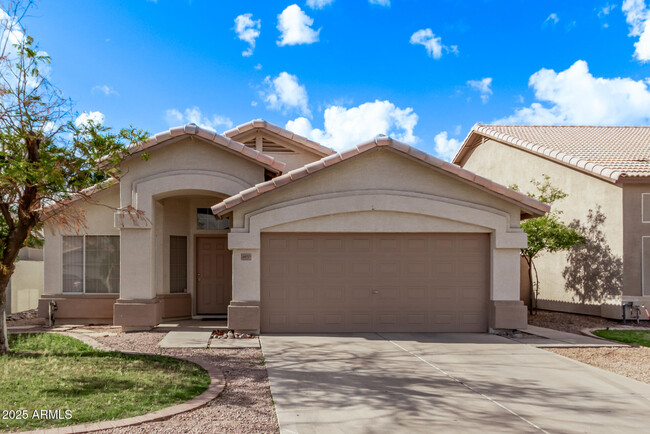 property at 1077 W Laurel Ave