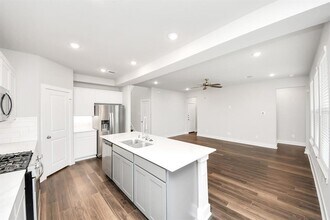 10530 Moon Vly Ln in Rosharon, TX - Foto de edificio - Building Photo