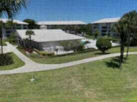3635 Whitehall Dr in West Palm Beach, FL - Building Photo