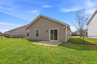 5561 Wild Horse Dr in Indianapolis, IN - Foto de edificio - Building Photo