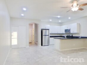 12563 W Gentle Rain Rd in Peoria, AZ - Foto de edificio - Building Photo