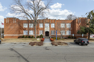 Central School Lofts in Bessemer City, NC - Foto de edificio - Building Photo