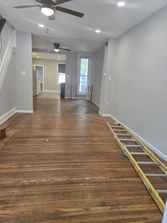 1049 S 54th St in Philadelphia, PA - Building Photo