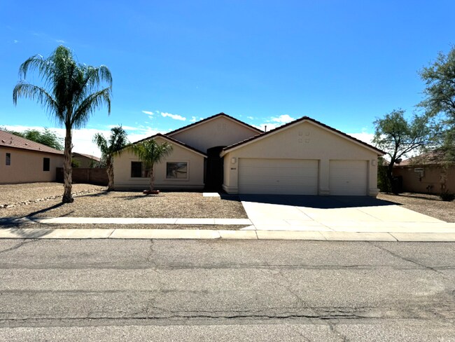 8628 Esselmont Dr E in Tucson, AZ - Building Photo - Building Photo