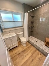 13224 Herrick Ave, Unit Front Studio in Sylmar, CA - Foto de edificio - Building Photo