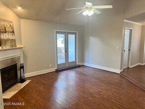 115 Meadow Glen Dr in Youngsville, LA - Building Photo - Building Photo