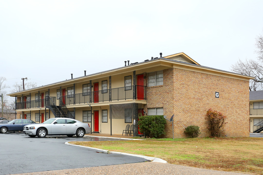 Royal Oaks Apartments in Little Rock, AR - Building Photo