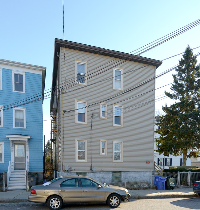 130 Crapo St in New Bedford, MA - Building Photo - Building Photo