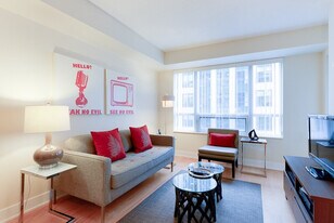 348 Wellington St W in Toronto, ON - Building Photo