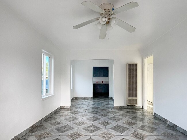 3030 Caspian Ave in Long Beach, CA - Building Photo - Building Photo
