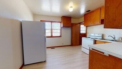 1205 Eisenhower Ave in Great Bend, KS - Building Photo - Building Photo